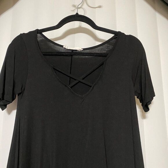 Fashion California black strappy front & flowy black blouse - Picture 2 of 5